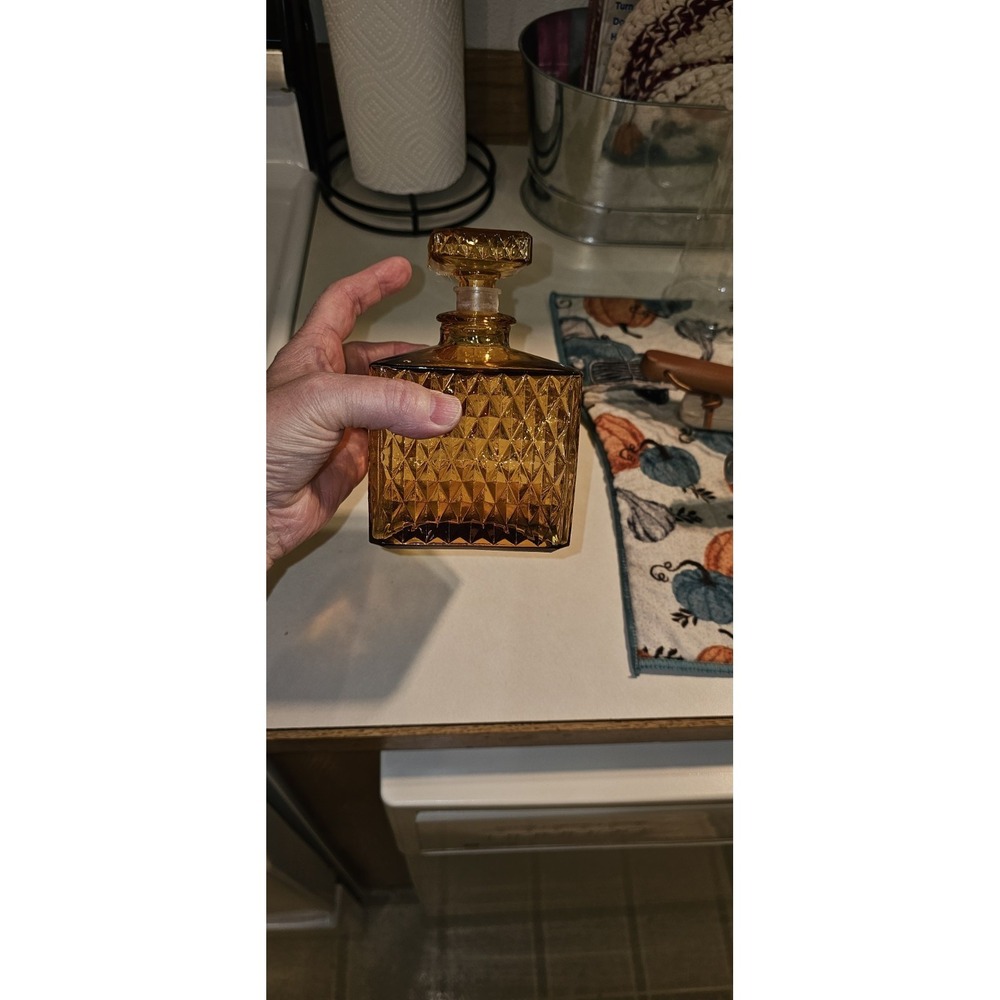 Gold Decanter Bottle - Picture 4 of 5